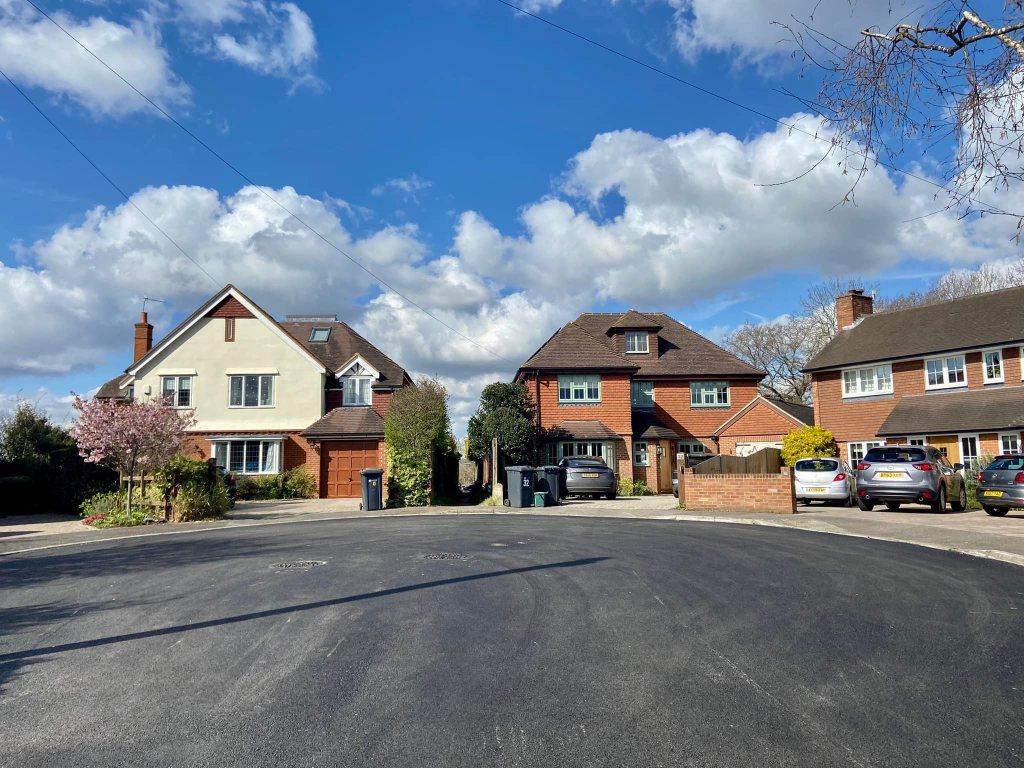 Go down the alleyway